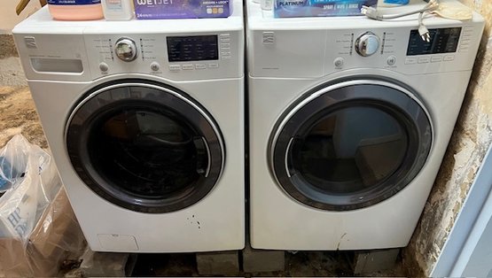 A Set Of Washer And Dryer Kenmore Connect.