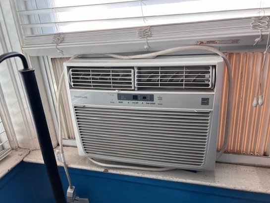 Frigidaire Wall Air Conditioner 10,000 BTU's See All Photos
