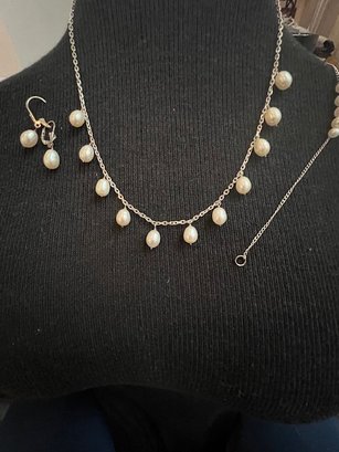 A Set Of Dropped Pearl Necklace With Bracelet And Earrings 925