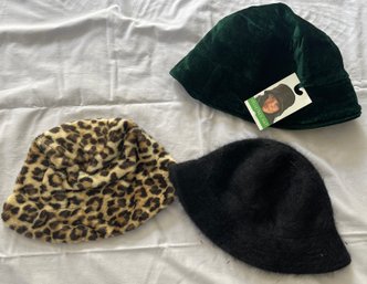 3 Hats Women's  1 New With Tags
