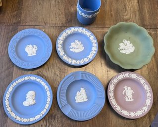 A Group Of 7 Wedgwood Pieces Various Colors