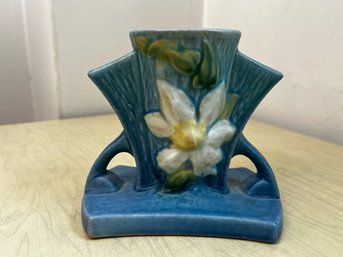 Roseville Magnolia Blue Bud Vase 1025