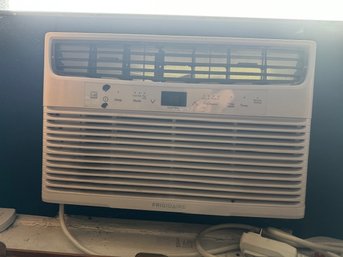 Frigidaire Window Air Conditioner  (LR)