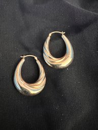 A Pair Of 14K Hollow Earrings Approx 1' Long