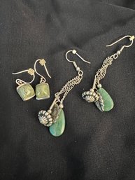 2 Psir Of Silver And Jade Colored Stone Earrings Pierced