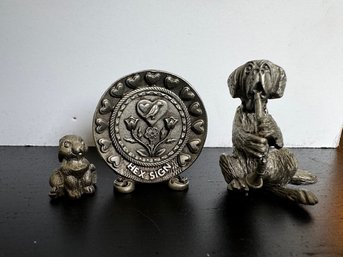 A GROUP OF THREE MINIATURE PEWTERS BUNNY, DOG AND PLATE HUDSON PEWTER