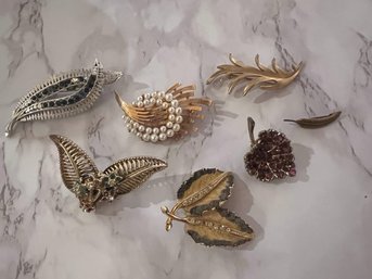 Vintage Group Of Leaf Pins Gold Tone And Silver  Trifari