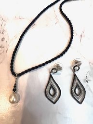 A Fantastic Set Of Black And White Crystal And Sterling Silver Earrings And Necklace