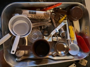 Lot Of Miscellaneous Measuring Cuos, Tools Etc