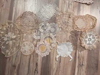 Nice Lot Of Lace And Linen Doilies