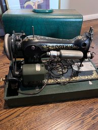 Fabulous Antique Singer Sewing Machine In Case