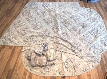 2 Single Sets Of Quilts, Sheets And Pillow Cases