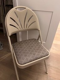 Set Of 4 Folding Chairs Excellent Condition