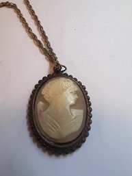 Cameo Necklace On Longer Chain 18'