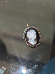 A Vintage Cameo Pin/brooch Unmarked