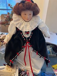 1982 Franklin Mint Heirloom Doll Queen Elizabeth