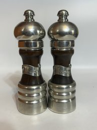 Pair Of Italian Salt And Pepper Grinders Approx 6 1/2' Tall. (set 2)