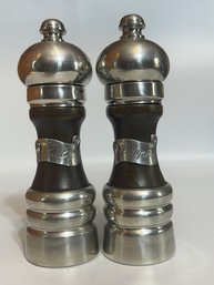 A Pair Of Salt And Pepper Grinders Unused Made In Italy ( Set 3)