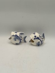 A Pair Of Vintage Blue And White Willow Asian Fish Ashtrays