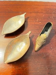 2 Brass Leaf Shaped Ashtrays/bowls 3' And A Brass Shoe From Washington D.C.
