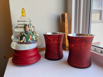 New 2 Woodwick  Candles And Musical Christmas Snow Globe
