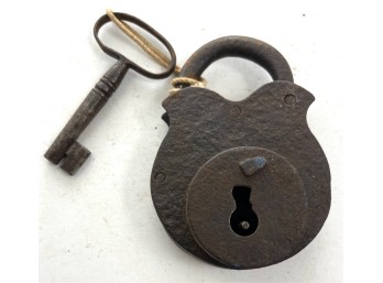 ANTIQUE IRON PADLOCK w/ KEY