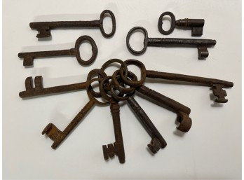 (10) ANTIQUE LARGE IRON KEYS