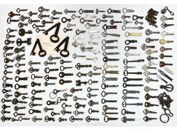 APPROX (200) VINTAGE PADLOCK AND OTHER KEYS