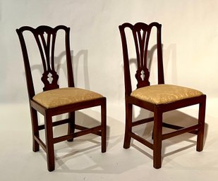 PAIR OF FEDERAL CARVED MAHOGANY SIDE CHAIRS