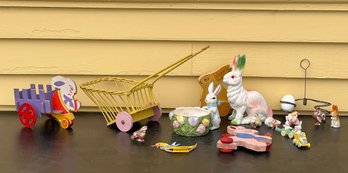 ASSORTMENT OF EASTER DECORATIONS
