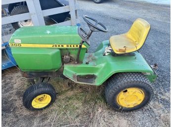 JOHN DEERE 300 LAWN TRACTOR