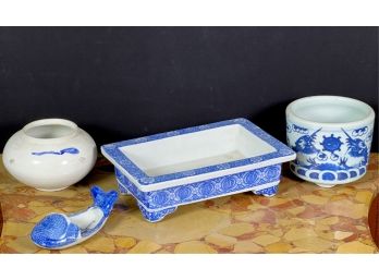 (4) ASIAN BLUE & WHITE PORCELAIN ITEMS