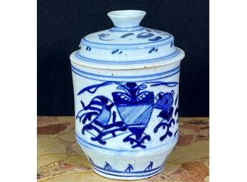 (19th C) ARMORIAL CHINESE COVERED CONTAINER