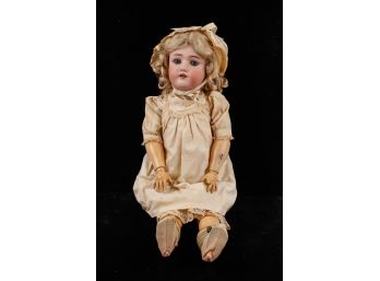 HEINRICK HANDWERCK / SIMON HILBIG BISQUE HEAD DOLL