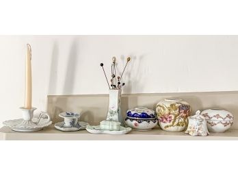 GROUPING OF PORCELAIN DRESSING TABLE ITEMS