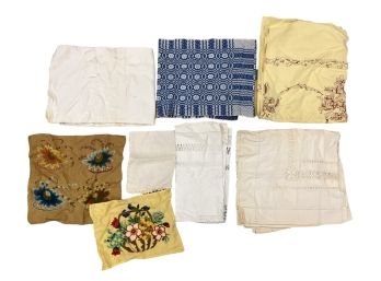 NICE GROUPING of VINTAGE TABLE LINENS