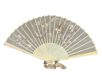 FINELY CARVED & EMBROIDERED CHINESE HAND FAN