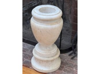 ITALIAN MARBLE URN ON PLINTH