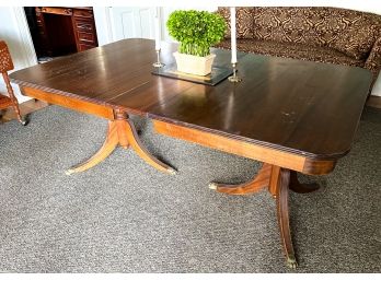 DUNCAN PHYFF STYLE MAHOGANY DINING TABLE