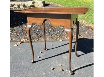 COLONIAL CRAFTSMEN QUEEN ANNE STYLE TEA TABLE