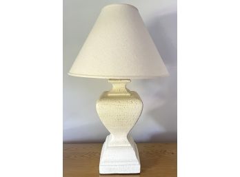 DECORATIVE CERAMIC TABLE LAMP