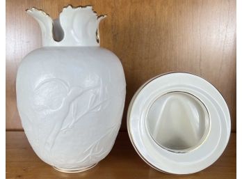 (2) PIECES OF LENOX PORCELAIN