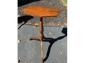 VINTAGE SPIDER LEG TILT TOP TEA TABLE