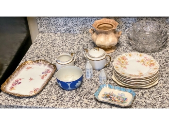 MISCELLANEOUS PORCELAIN AND CUT GLASS LOT