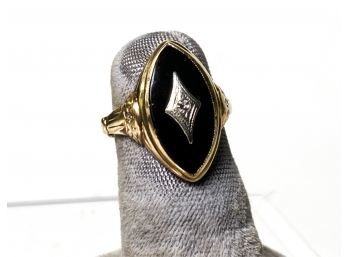 14K GOLD RING W ONYX & DIAMOND SETTING