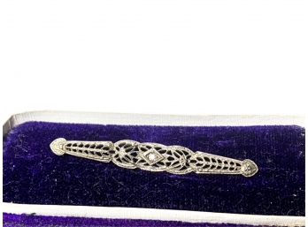 14K WHITE GOLD FILIGREE BAR PIN W/ CENTER DIAMOND