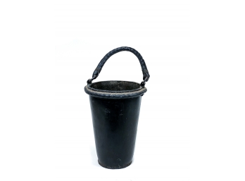 SWING HANDLE LEATHER FIRE BUCKET