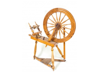 MAPLE SPINNING WHEEL ON TURNED LEGS