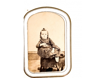 PHOTO ALBUM WITH ANTIQUE PORTRAITS