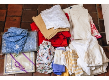 TABLECLOTHS, PLACEMATS and LINENS